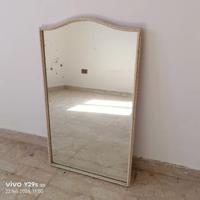 Specchio vintage con cornice ad arco