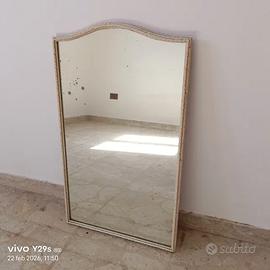 Specchio vintage con cornice ad arco