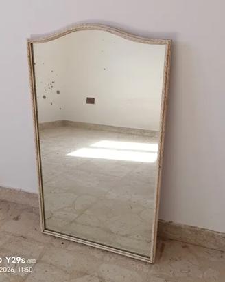 Specchio vintage con cornice ad arco