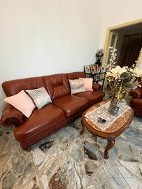 2 poltrone più divano 3 posti 1 tavolino