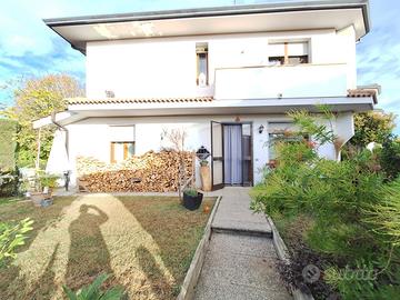 VILLA A SCHIERA DI TESTA A SPIANATA