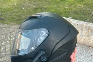 casco airoh e visiera nera