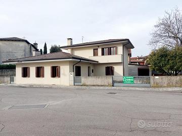 CASA INDIPENDENTE TRICAMERE CON 600 MQ DI GIARDINO