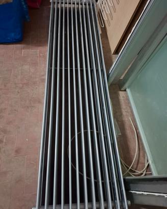Radiatore alluminio design. Alto