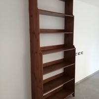 Libreria IKEA in legno massello di pino