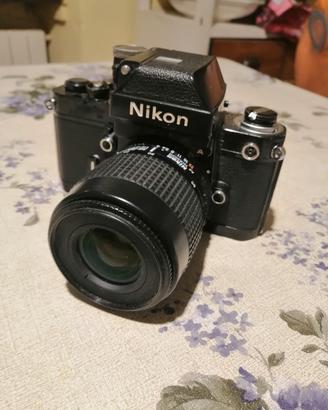 Fotocamera Nikon F2 obiettivo AF Nikkor 