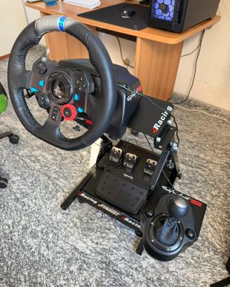 Logitech g29 con pedaliera, cambio ad H e stand.