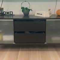 Mobile tv con porte in vetro