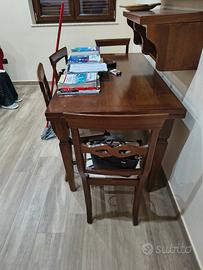 Tavola con 6 sedie in noce scuro