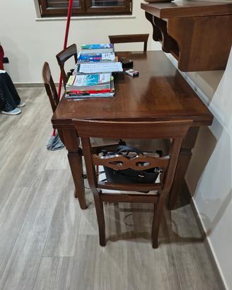 Tavola con 6 sedie in noce scuro