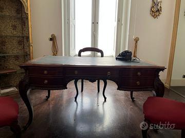 Scrivania in legno massello con 3 sedie 