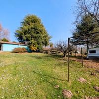 Chalet in legno con giardino vicino ad Arona