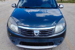 Comoda e praticissima Dacia Sandero Stepway