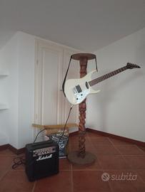 Chitarra elettrica e amplificatore portatile