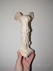 Statua Dea Greca Nike Vittoria di Samotracia