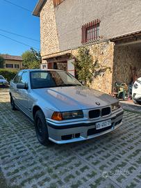 BMW E36 320i