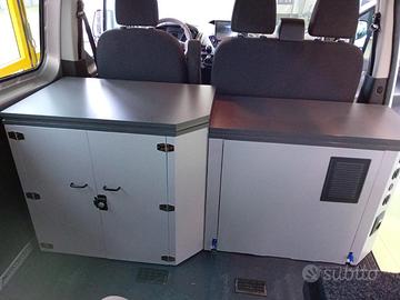 Arredamento allestimento minivan