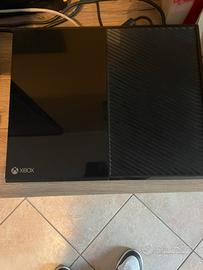 Xbox one 500Gb + 3 joystick + 14 giochi