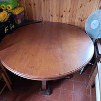 Tavolo rotondo con 4 sedie