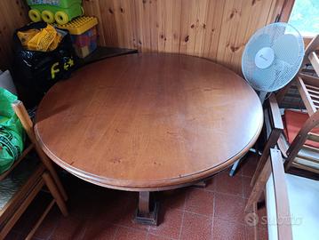 Tavolo rotondo con 4 sedie