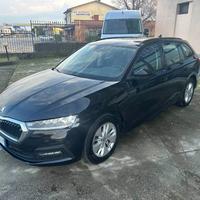 SKODA Octavia 2.0 TDI EVO SCR DSG Wagon Executiv