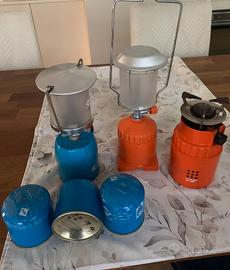 fornellino e due lampade a gas per campeggio