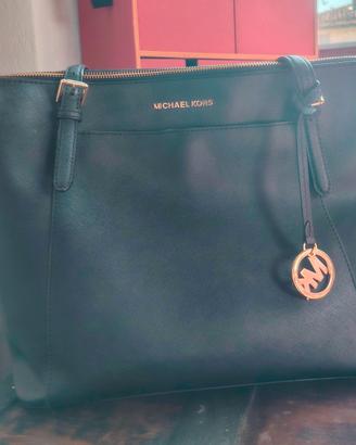 Michael Kors nera a spalla 