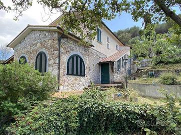 Villa di 210 m² con più di 5 locali a Portoferraio