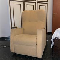 Poltrona ad alzata assistita