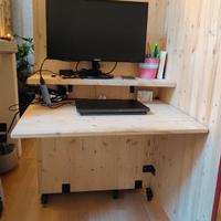 Home office multiuso:workstation+mobileTV su ruote