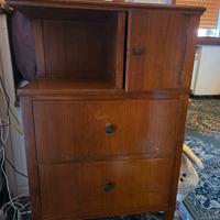 Comodino vecchio restaurato