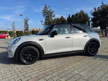 Mini Cooper 5p (F55) 1.5 benzina 136 CV