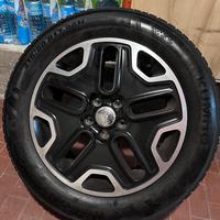 4 cerchi 17”Renegade Trailhawk con gomme invernali