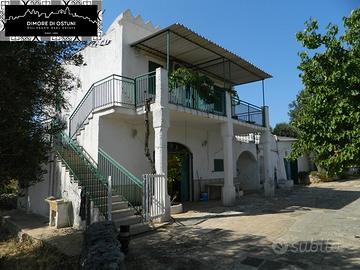 VILLA SU 2 LIVELLI con DEPENDANCE e 2 LAMIE