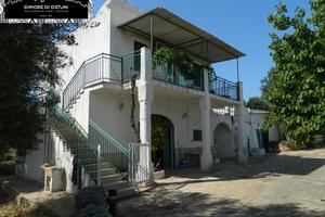 VILLA SU 2 LIVELLI con DEPENDANCE e 2 LAMIE