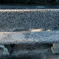 Panchina in cemento e graniglia