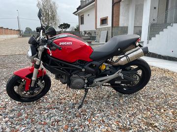 Ducati Monster 696