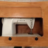 Macchina da cucire SINGER con mobiletto 