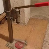 Imbottigliatrice per tappi a corona in metallo 