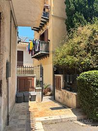 Primo piano 80 mq zona Villa Casaurro