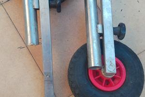 Ruote per gommone con porta canne
