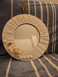 specchio da appendere con conchiglie 