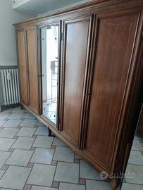 Mobile antico per camera da letto