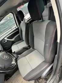sedili interni dacia duster 2013