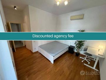 Stanza in appartamento di 120 m² a Roma