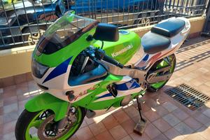 Kawasaki ZX6R 