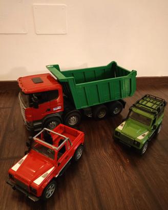 Camion Scania e due Defender marca Bruder