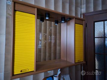 Pensile bagno con antine a saracinesca