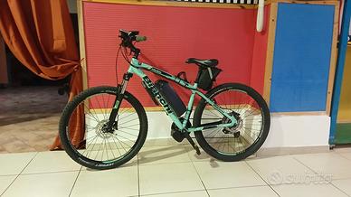 Mountain bike (MTB) con pedalata assistita