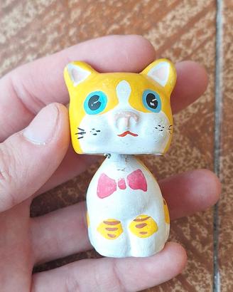 Gatto in ceramica con testa dondolante
